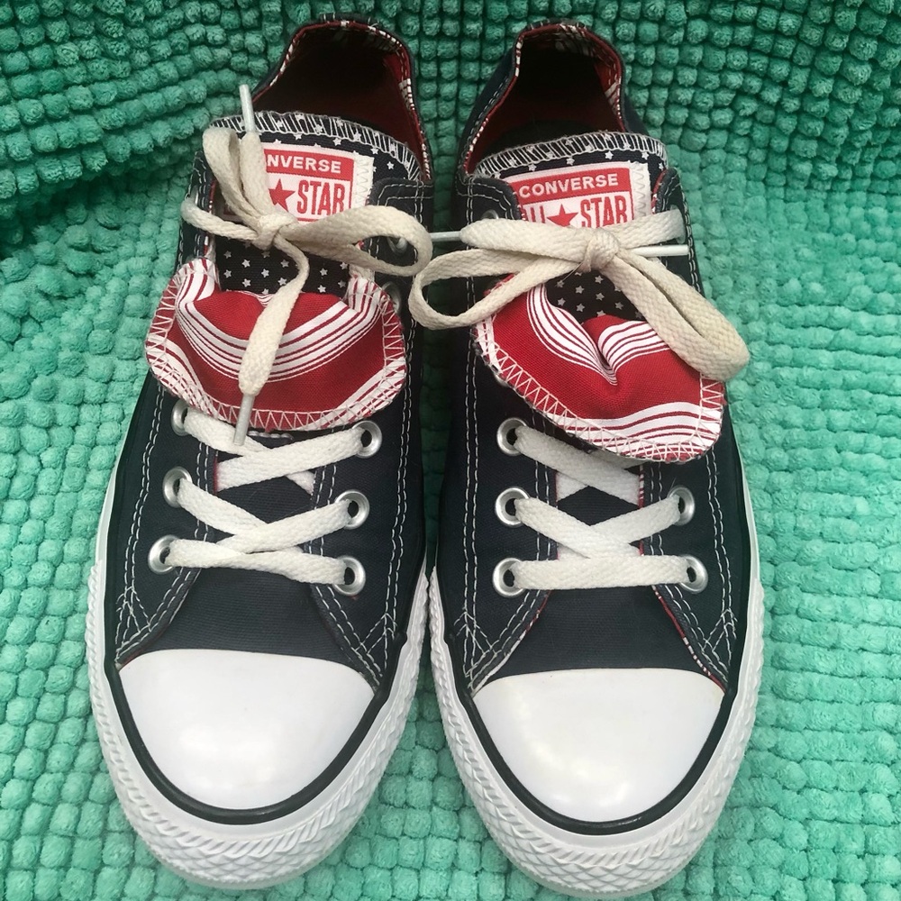 Converse Women’s Low Top Navy Blue & Red Low Top Sneakers. Like New Condition!